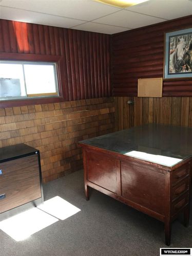 305 Lakeview Dr, Mills, WY 82604